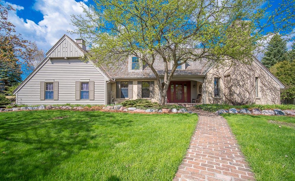 1126 Kinross Ct, West Bend, WI 53095