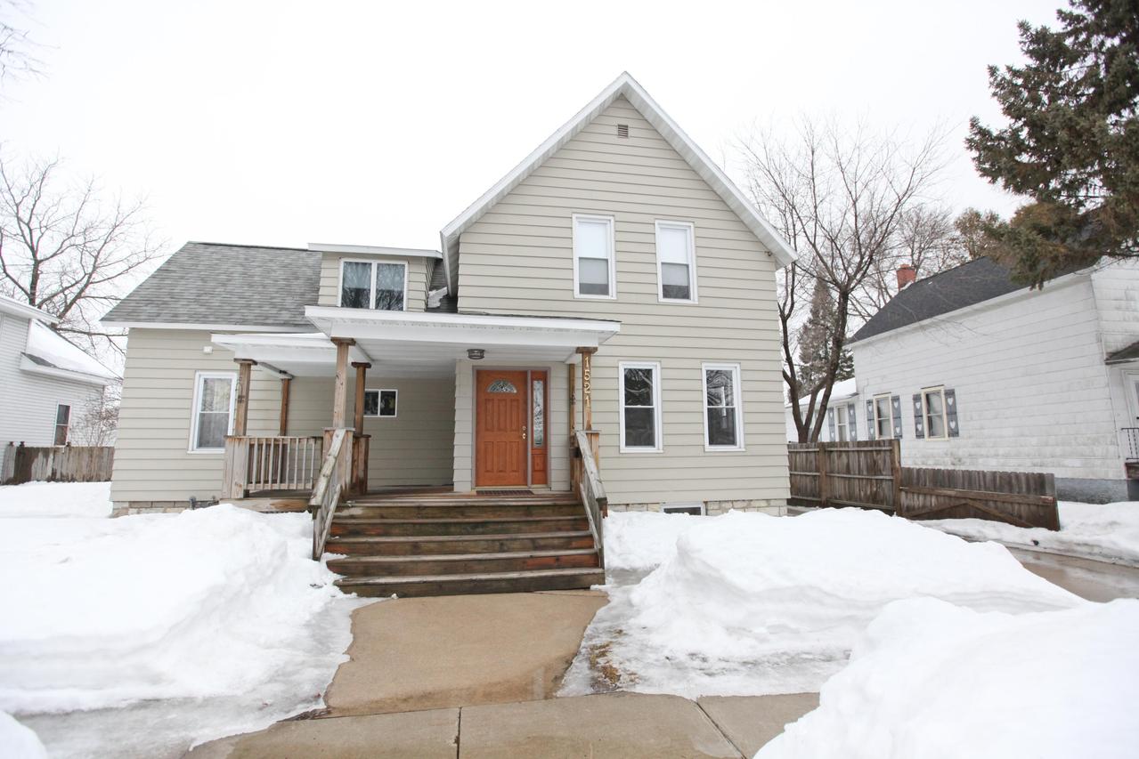 1521 Oakes St., Marinette, WI 54143