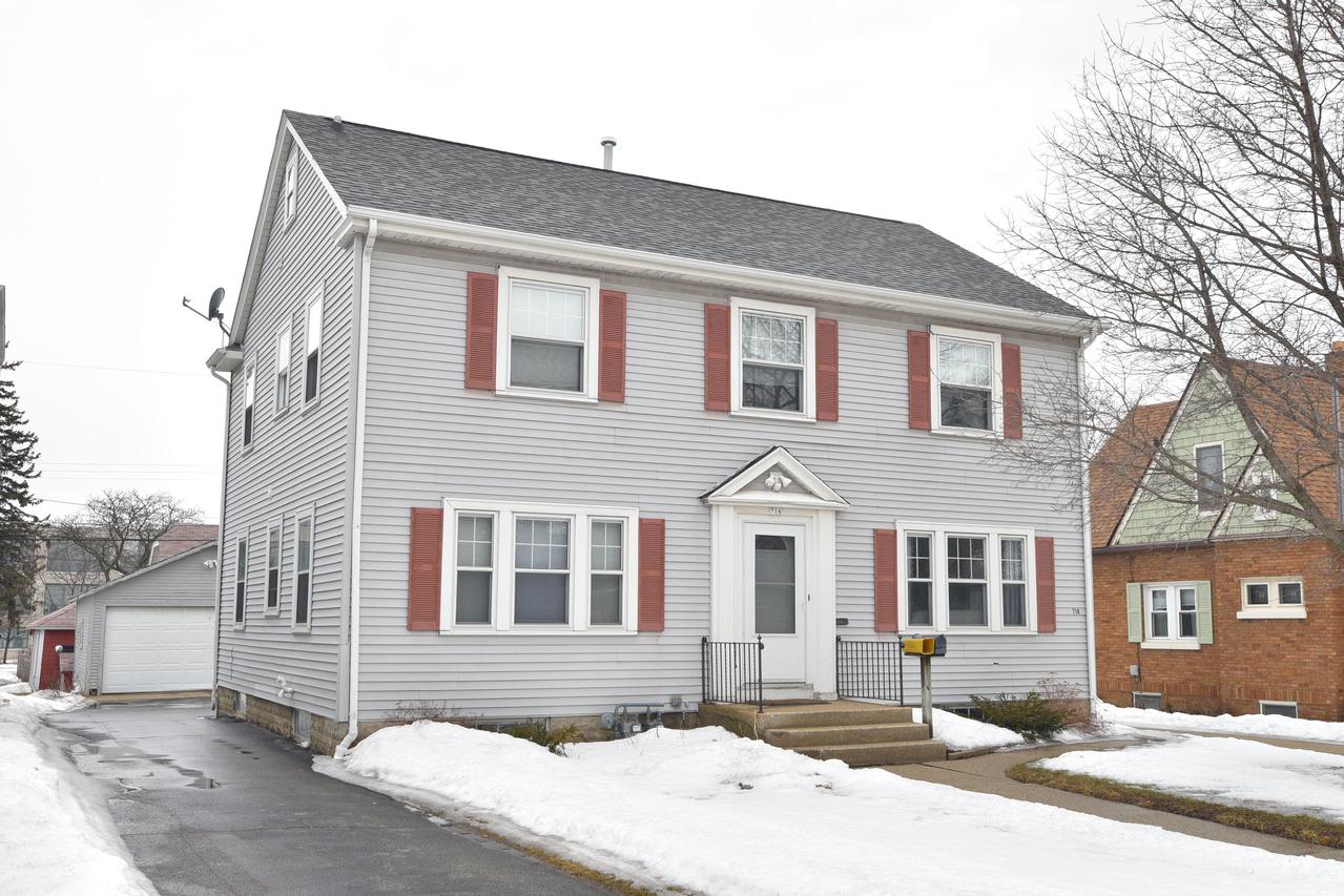 714 S 2nd Ave, West Bend, WI 53095