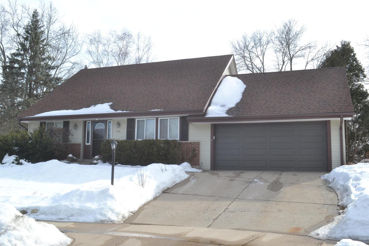 2701 Sussex Ln, Waukesha, WI 53188