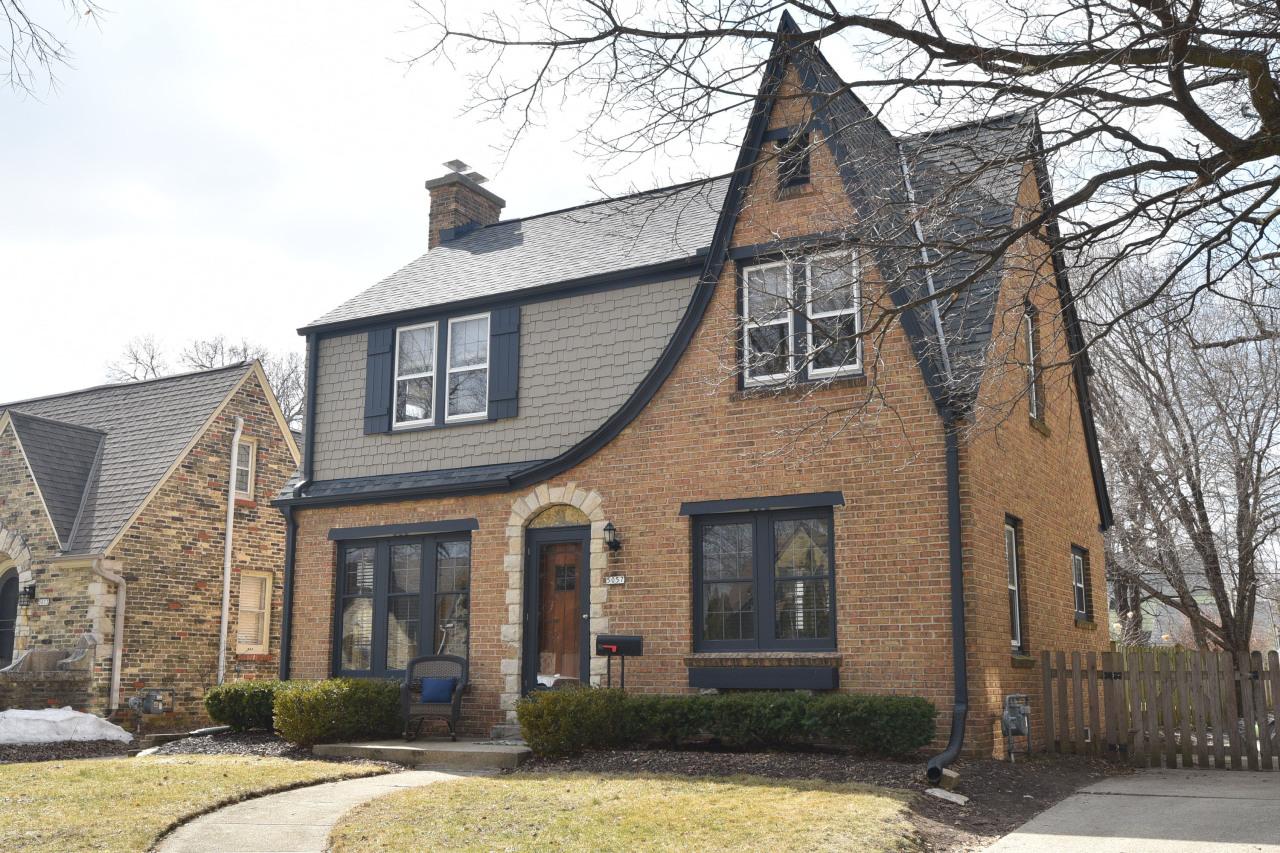 5057 N Shoreland Ave, Whitefish Bay, WI 53217