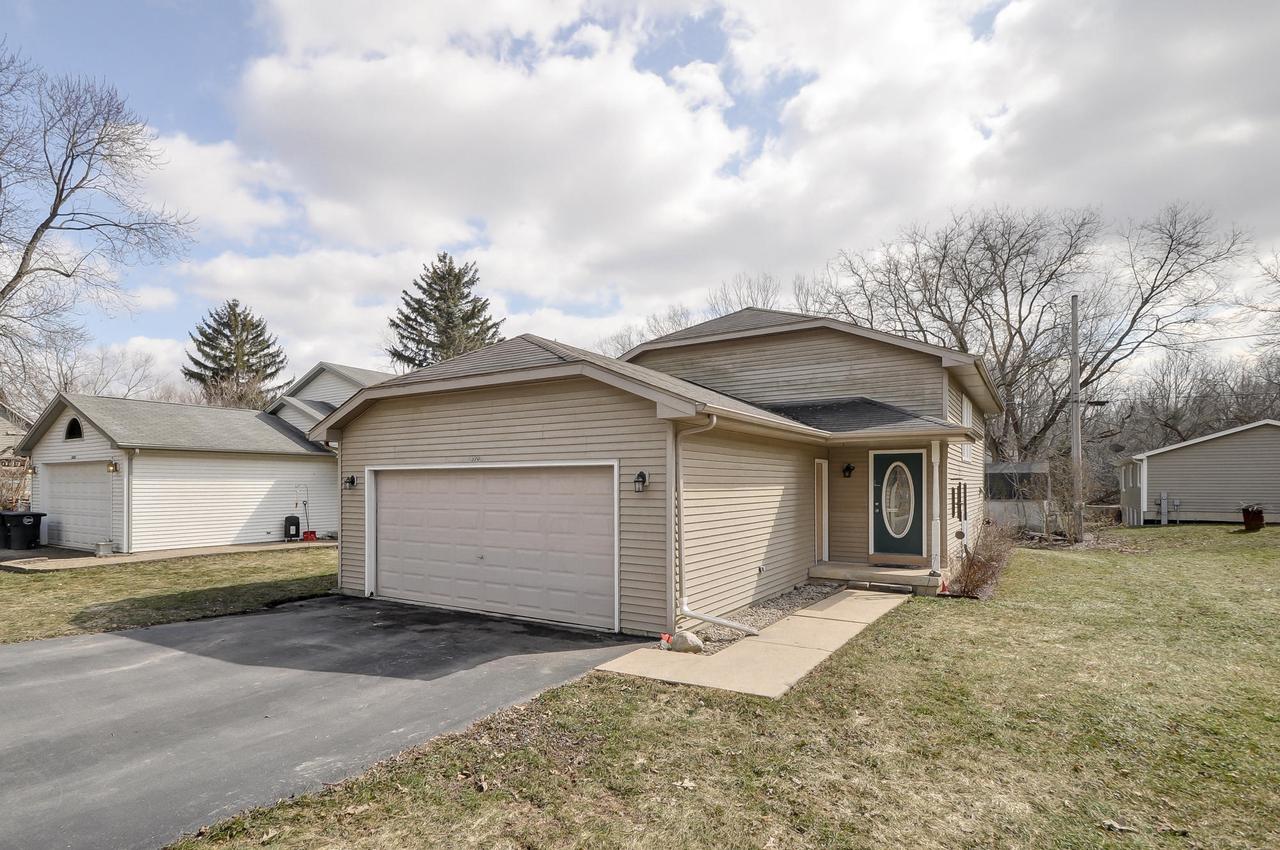 23701 81st St, Salem Lakes, WI 53168