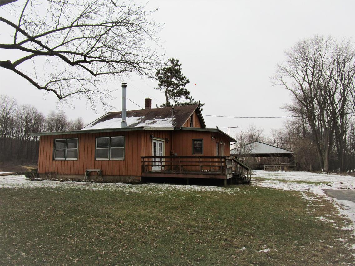 N8827 Us Highway 53, Holland, WI 54636