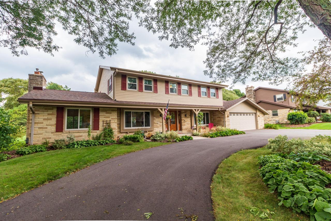 9380 N Waverly Dr, Bayside, WI 53217