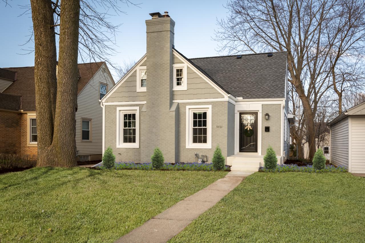 5931 N Santa Monica Blvd, Whitefish Bay, WI 53217