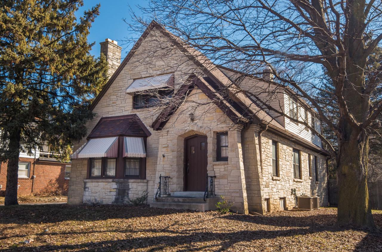 7306 N 43rd St, Milwaukee, WI 53209