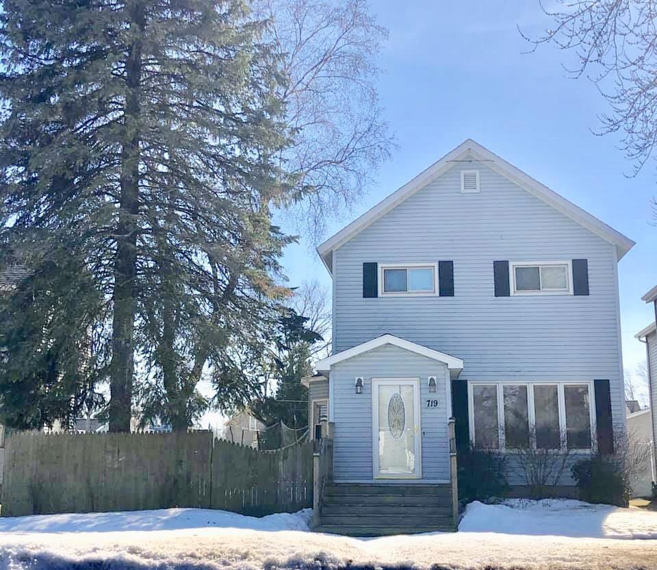 719 Water St, Marinette, WI 54143