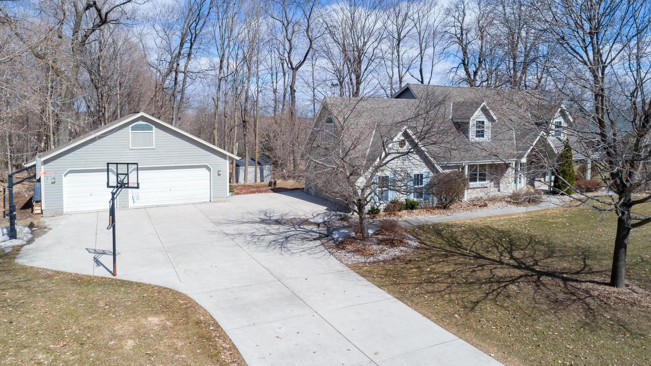 4068 Spruce Dr, Richfield, WI 53076