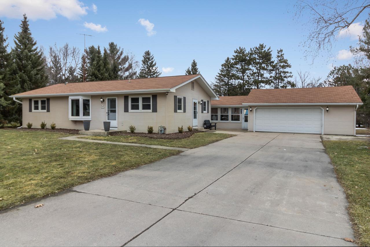 W378N5818 Farmwood Hts, Oconomowoc, WI 53066