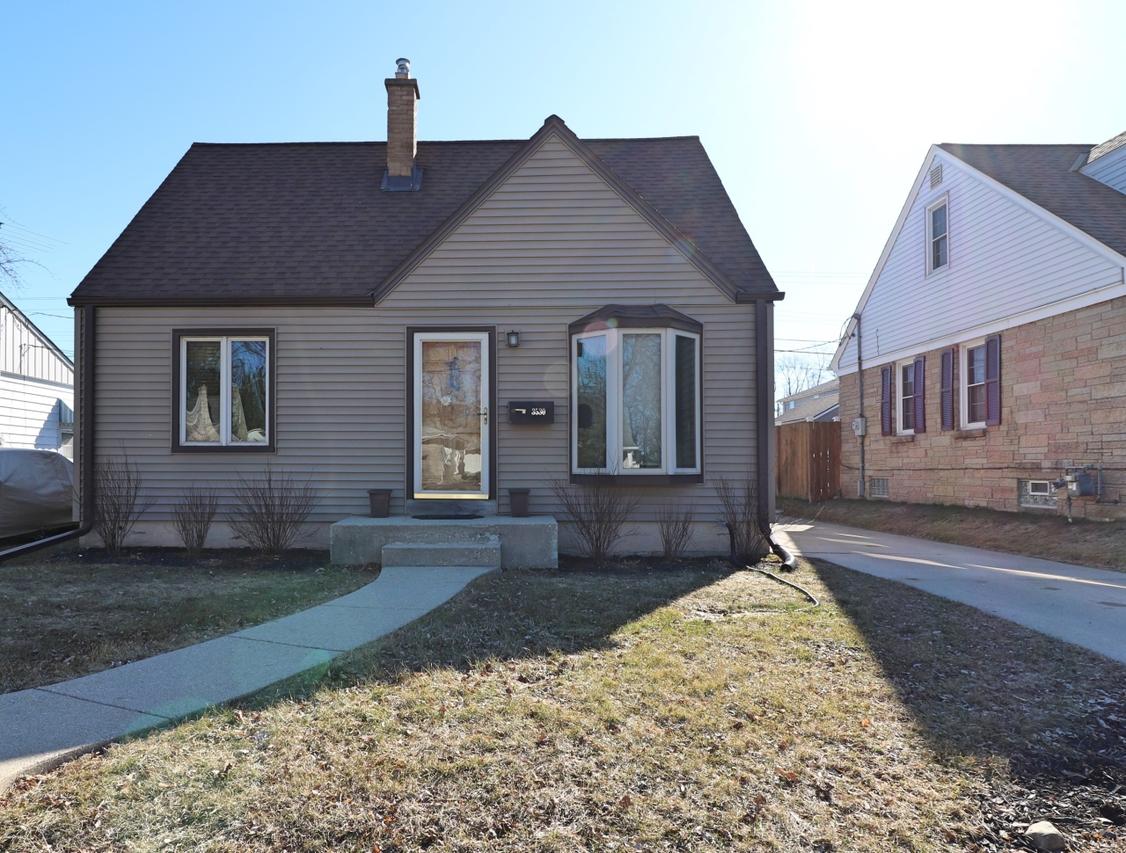 3530 N 93rd St, Milwaukee, WI 53222