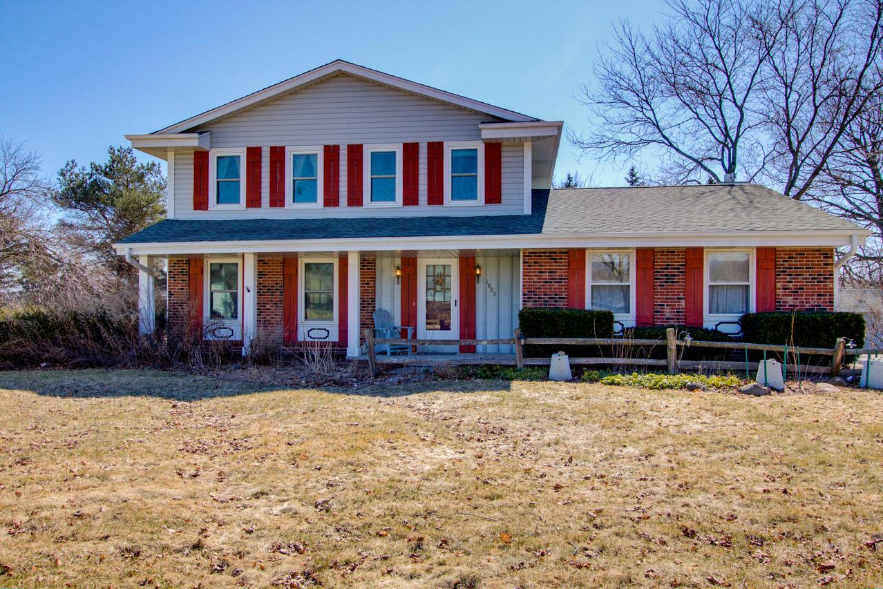 1803 Manor Ct., Waukesha, WI 53188