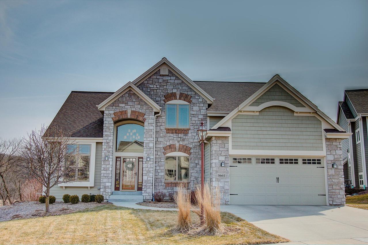 1661 Deer Trl, Waukesha, WI 53189