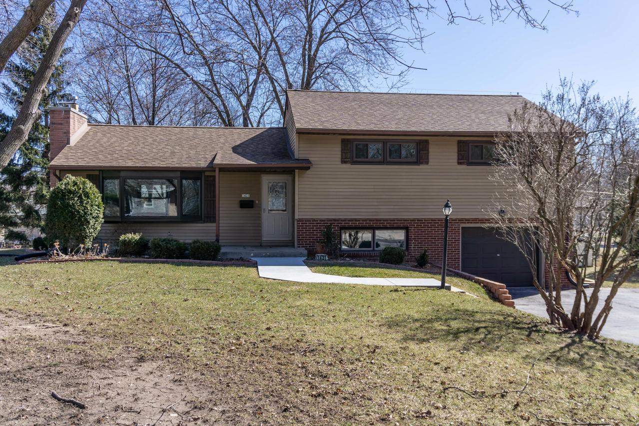 1431 Garfield Ave, Waukesha, WI 53189
