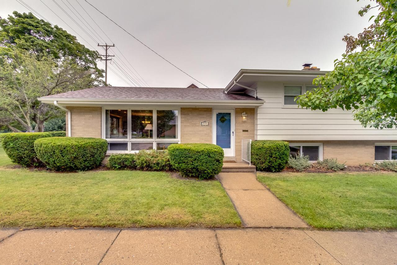 630 78th St, Kenosha, WI 53143