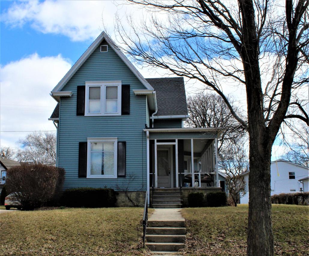 2118 S 83rd St, West Allis, WI 53219