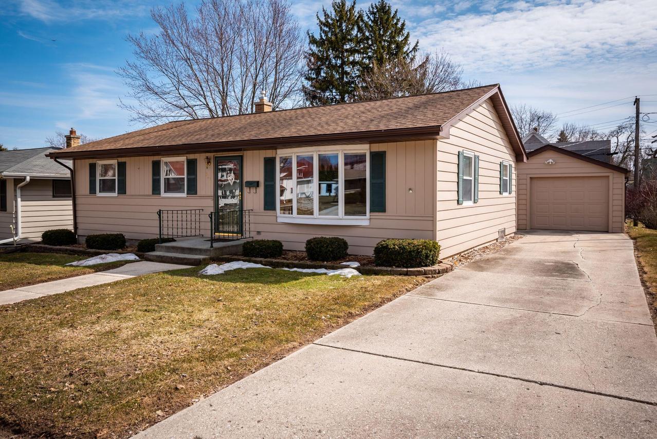 521 Fond Du Lac Ave., Sheboygan Falls, WI 53085