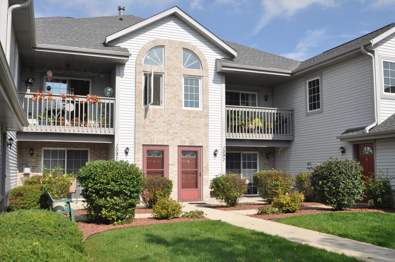1097 Quinlan Dr #G, Pewaukee, WI 53072