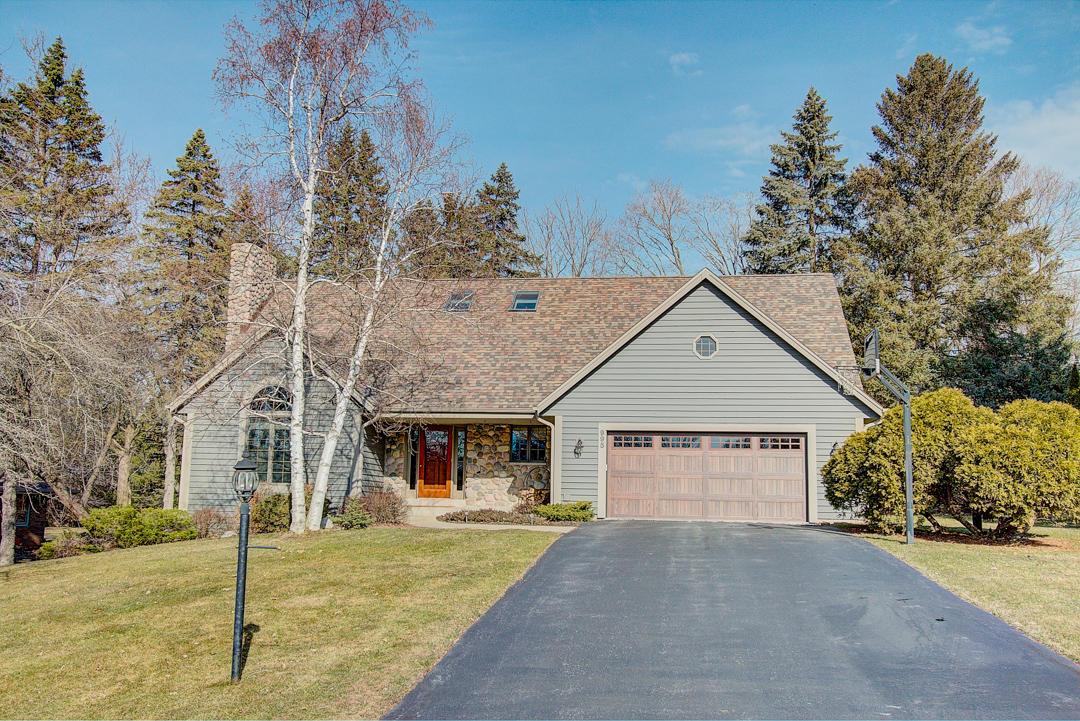 995 Simon Dr, Brookfield, WI 53005