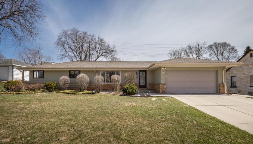 4144 N 93rd St, Wauwatosa, WI 53222