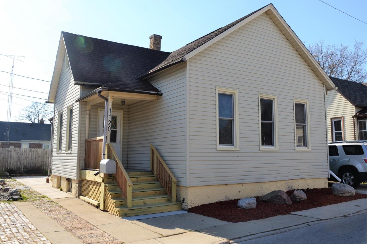 1120 Reschke Ave, Racine, WI 53404