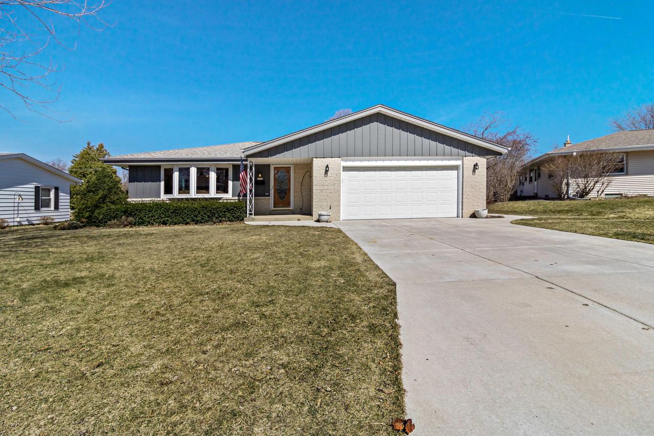 5577 Lory Dr, Greendale, WI 53129