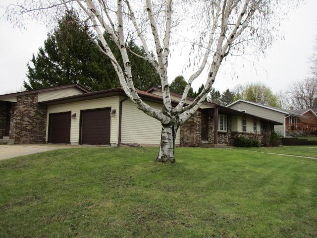 513 W Tamarack Dr., West Bend, WI 53095