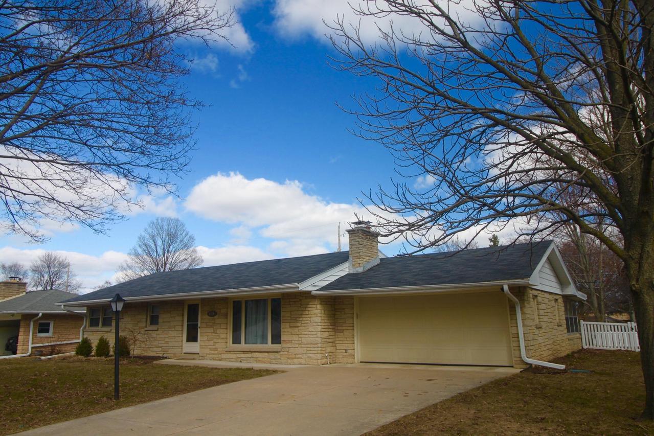 1504 N 118th St., Wauwatosa, WI 53226