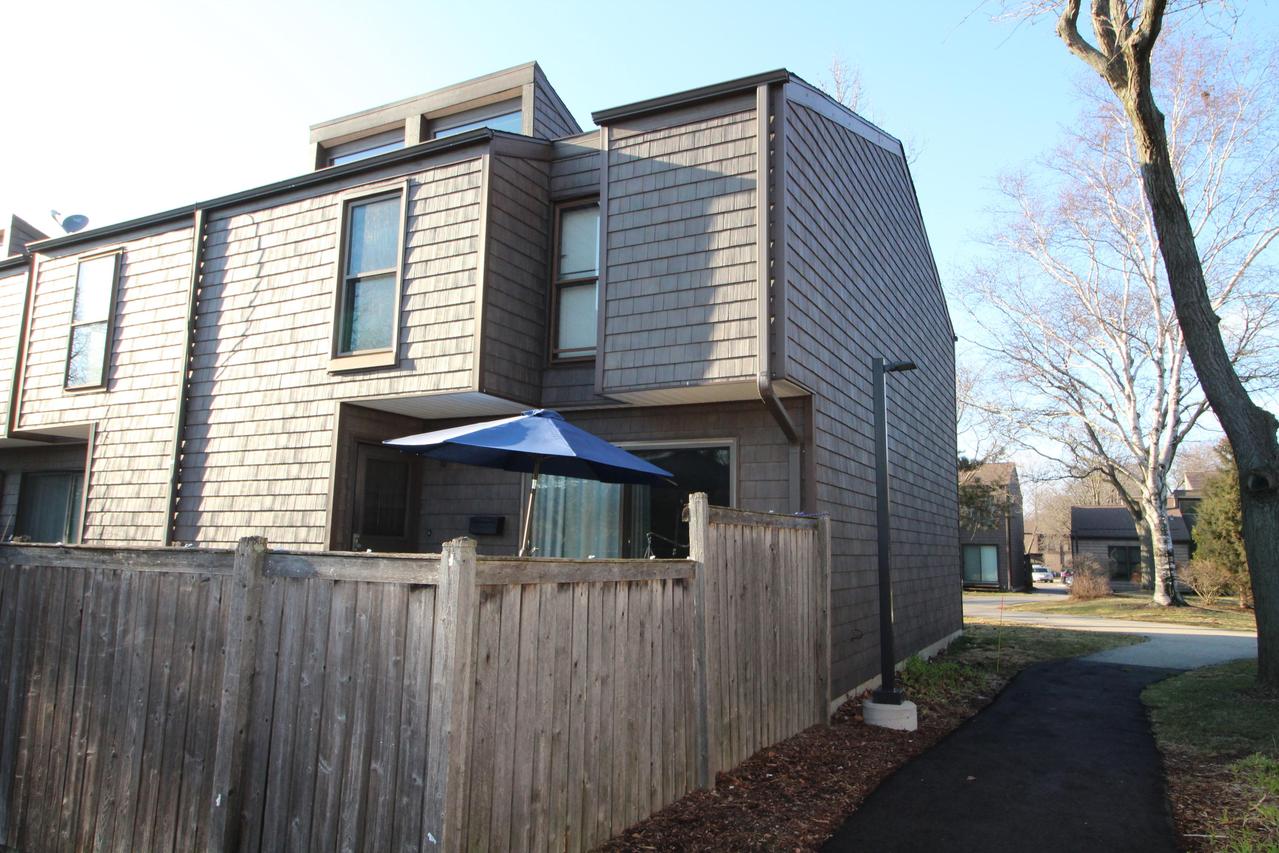 9212 N 70th St, Milwaukee, WI 53223