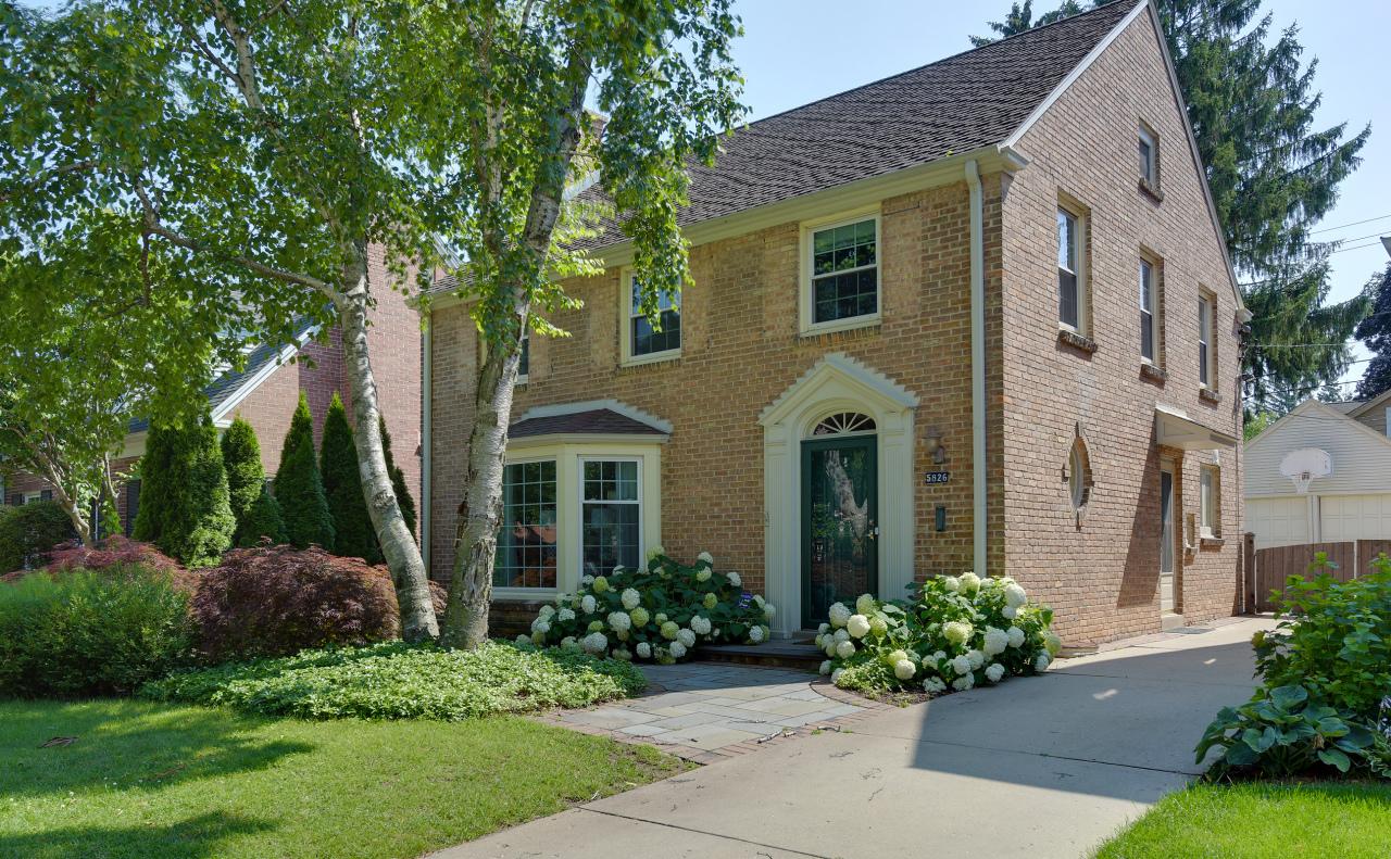 5826 N Kent Ave, Whitefish Bay, WI 53217