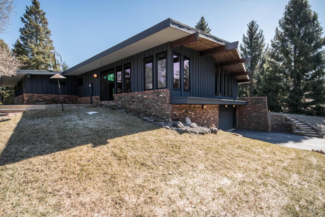 S45W22080 Tansdale Rd, Waukesha, WI 53189