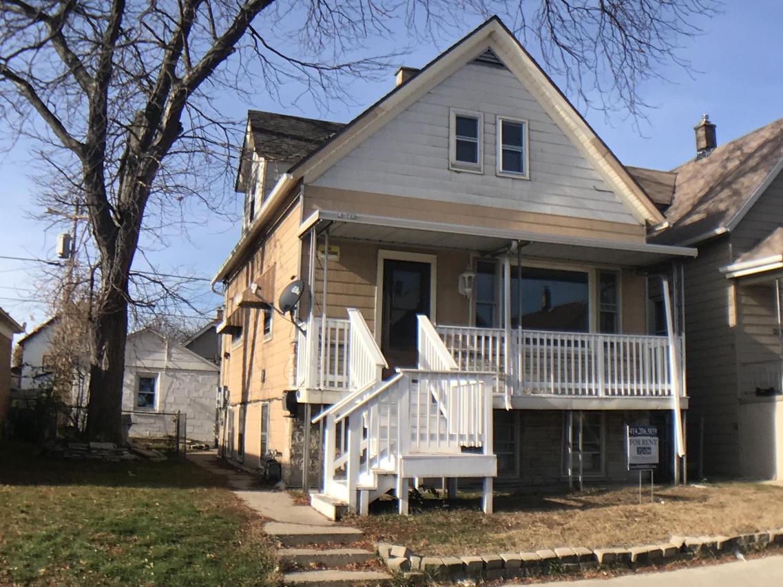 2755 S 15th Pl, Milwaukee, WI 53215