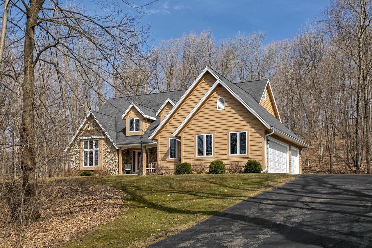 3292 Willowgate Pass, Richfield, WI 53017