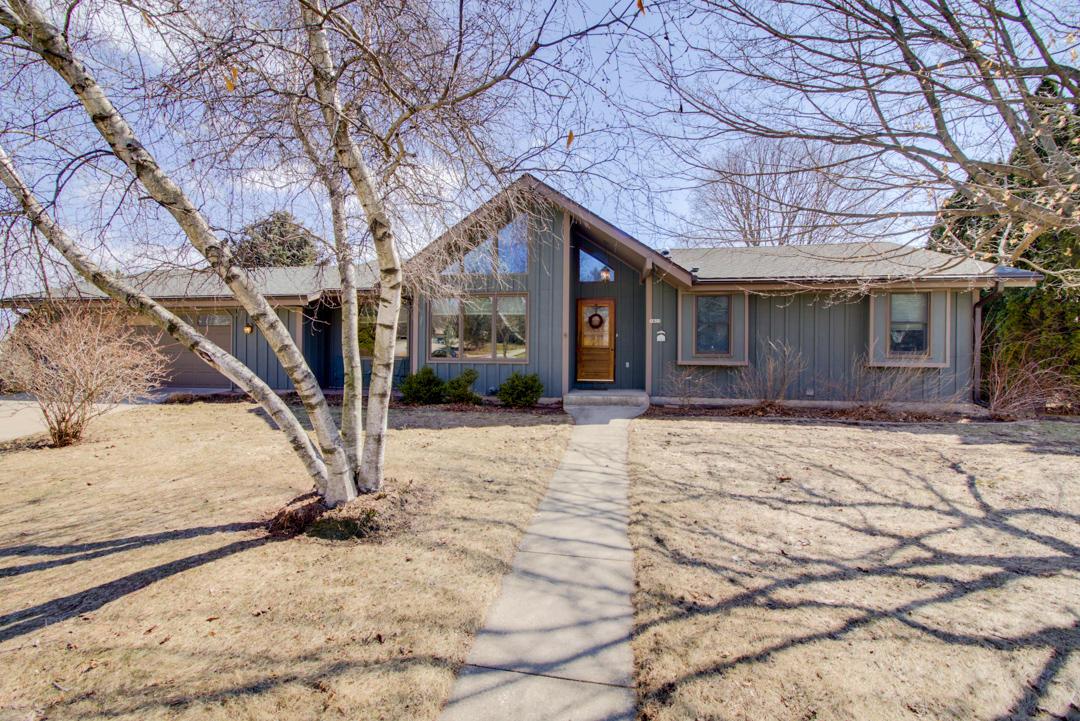 1822 Pine Ct, Grafton, WI 53024