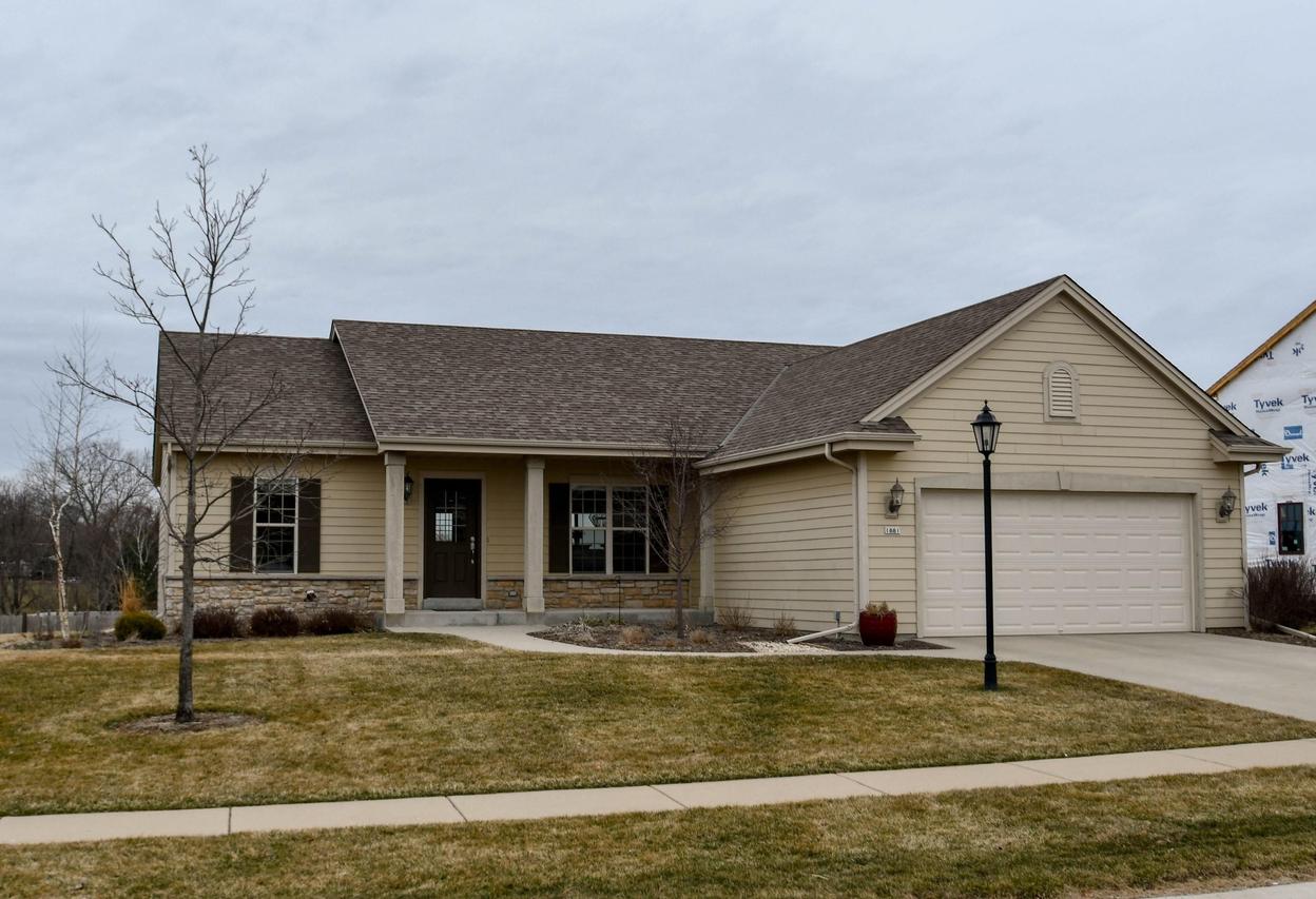 1661 Thomas Dr, East Troy, WI 53120