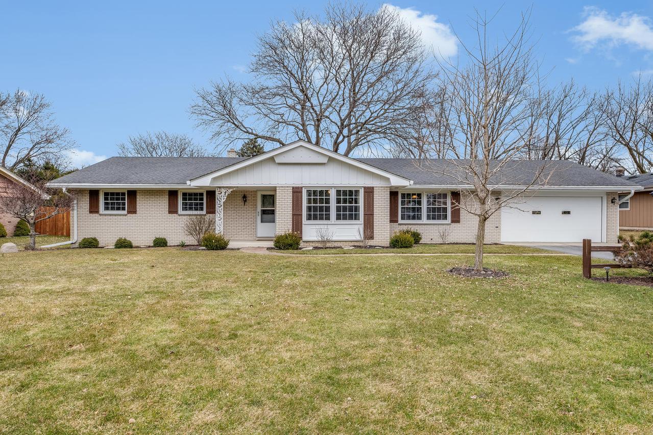 4319 Greenbriar Ln, Mount Pleasant, WI 53403
