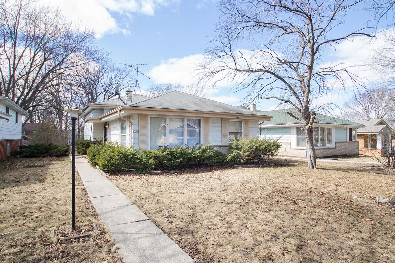 4151 N 96th St, Wauwatosa, WI 53222