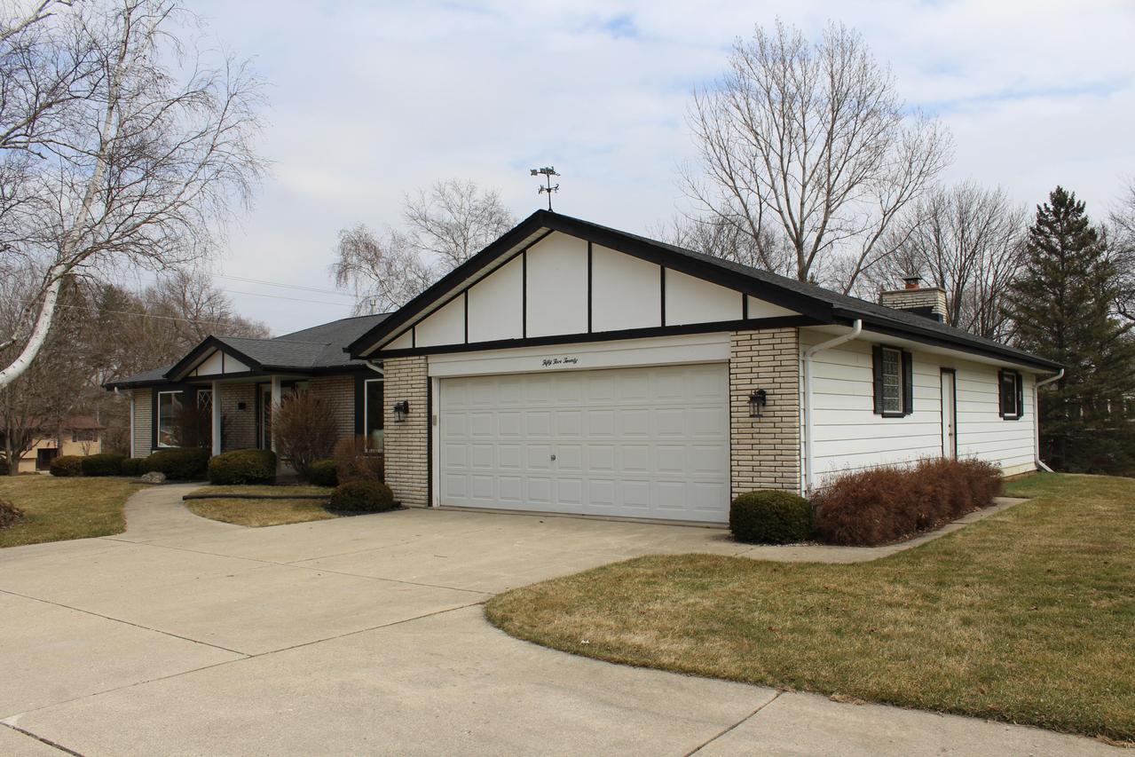5520 S Kurtz Rd, Hales Corners, WI 53130