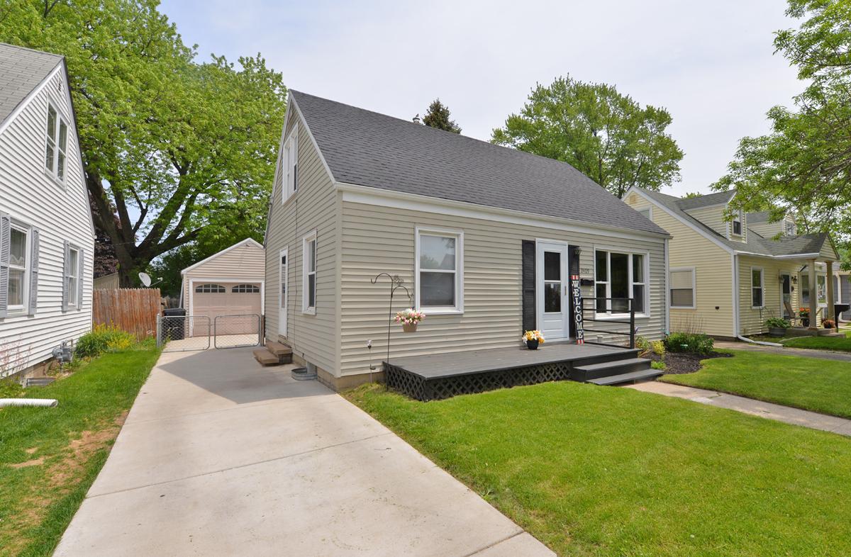 2409 Coolidge Ave., Racine, WI 53403
