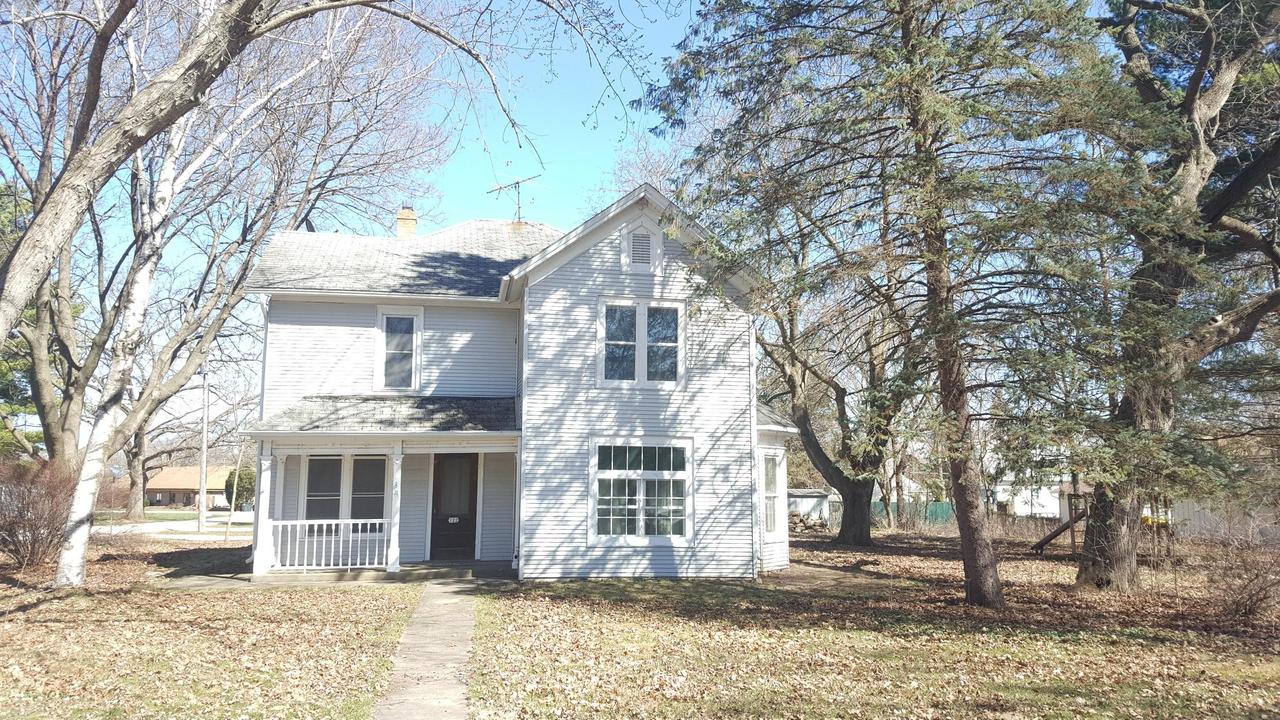 122 Thomas St, Eagle, WI 53119