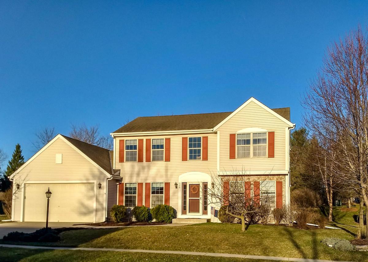 928 Hickory Creek, Oconomowoc, WI 53066