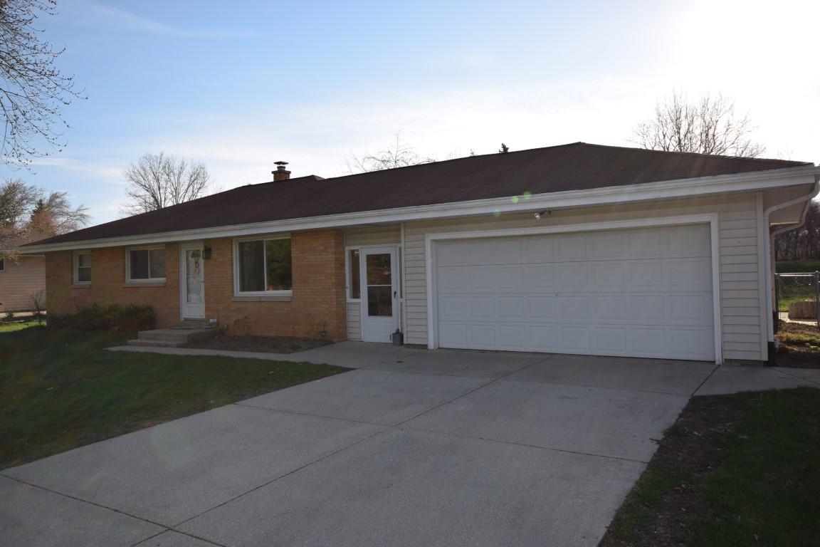 2650 S 124th St, West Allis, WI 53227