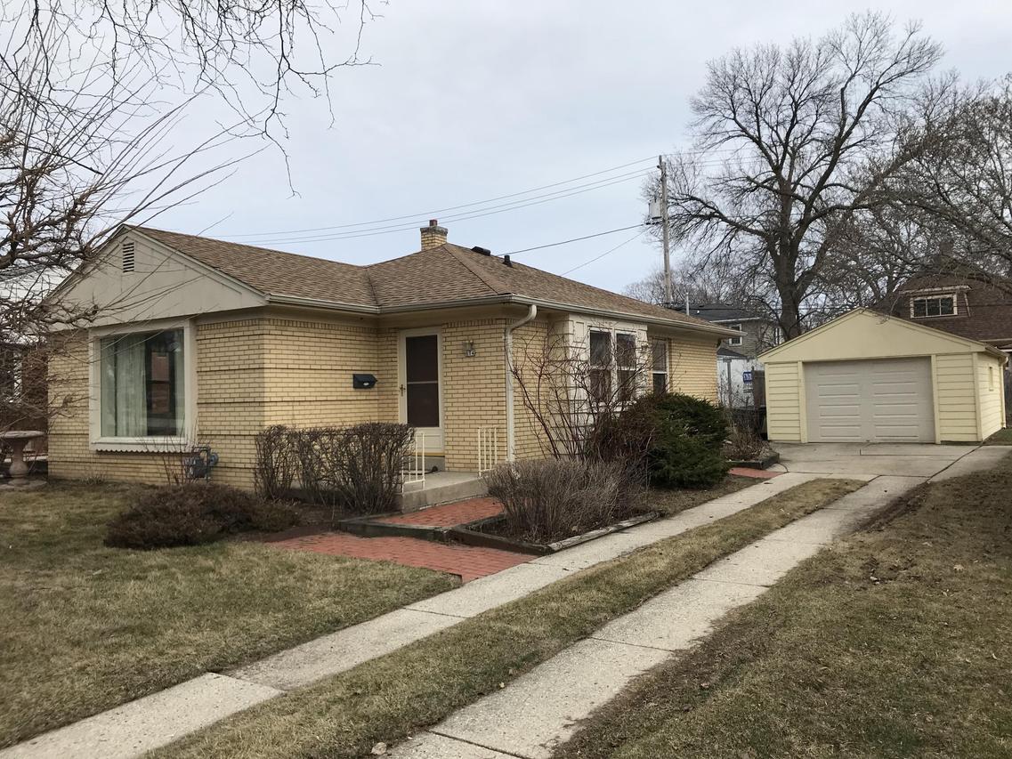 614 Robertson St, Wauwatosa, WI 53213