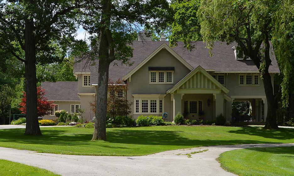 7829 N Regent Rd, Fox Point, WI 53217