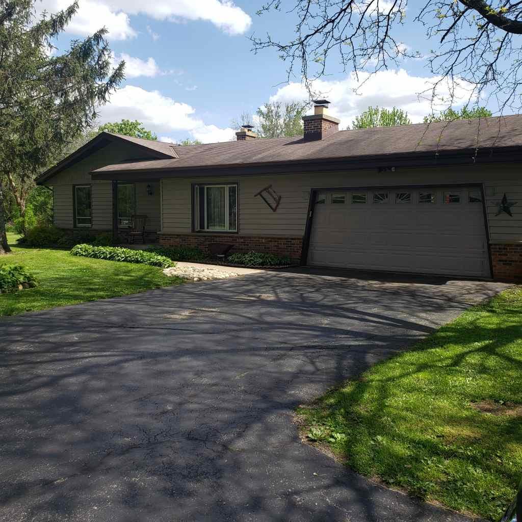 S105W37201 Estates Dr, Eagle, WI 53119