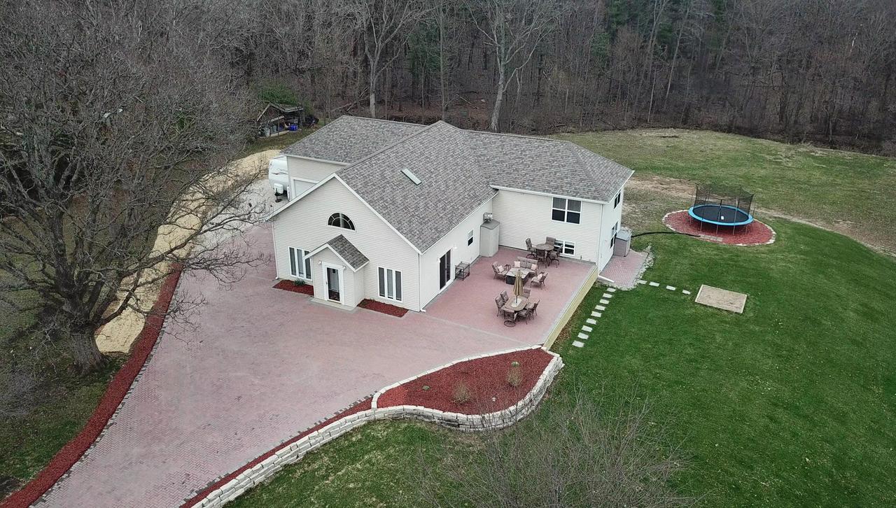 N6434 Candlewood Ln., Lafayette, WI 53121