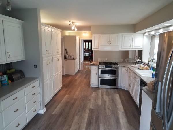 N93W15408 Hillside Ln, Menomonee Falls, WI 53051