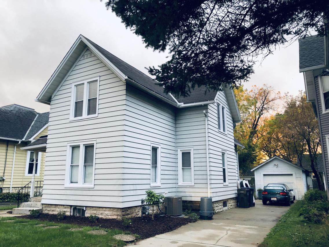 718 Oakland Ave, Waukesha, WI 53186