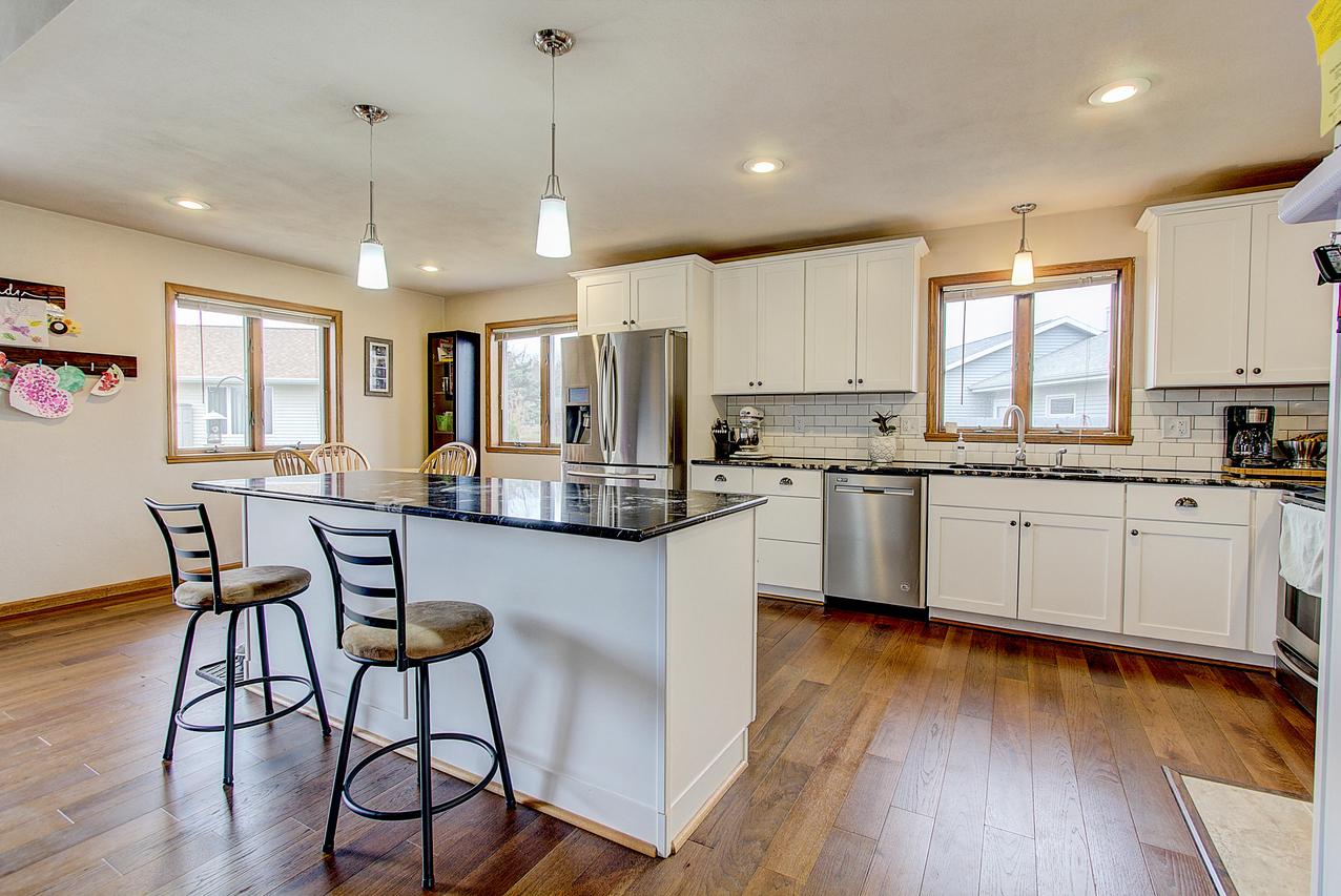 2121 Ontario Dr, Janesville, WI 53545