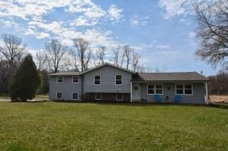 209 Bischel Ct, Dousman, WI 53118