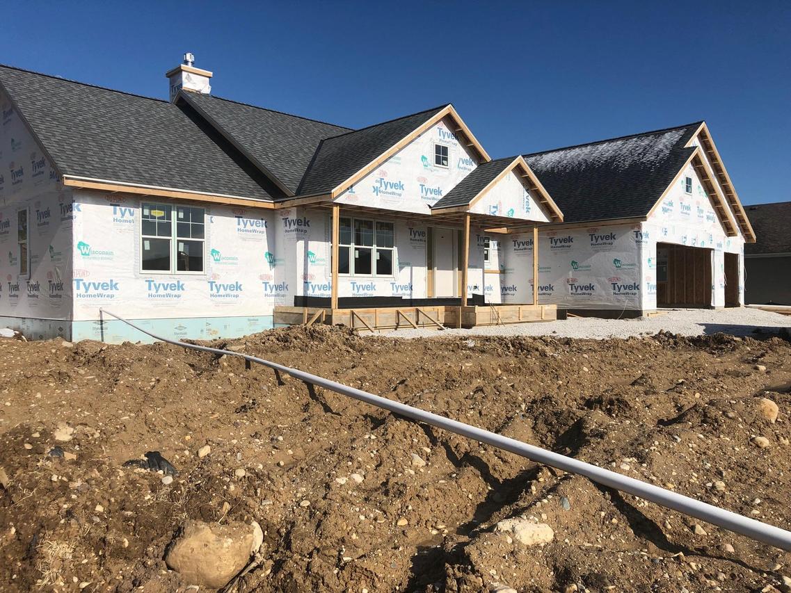 1418 Fox River, Mukwonago, WI 53149